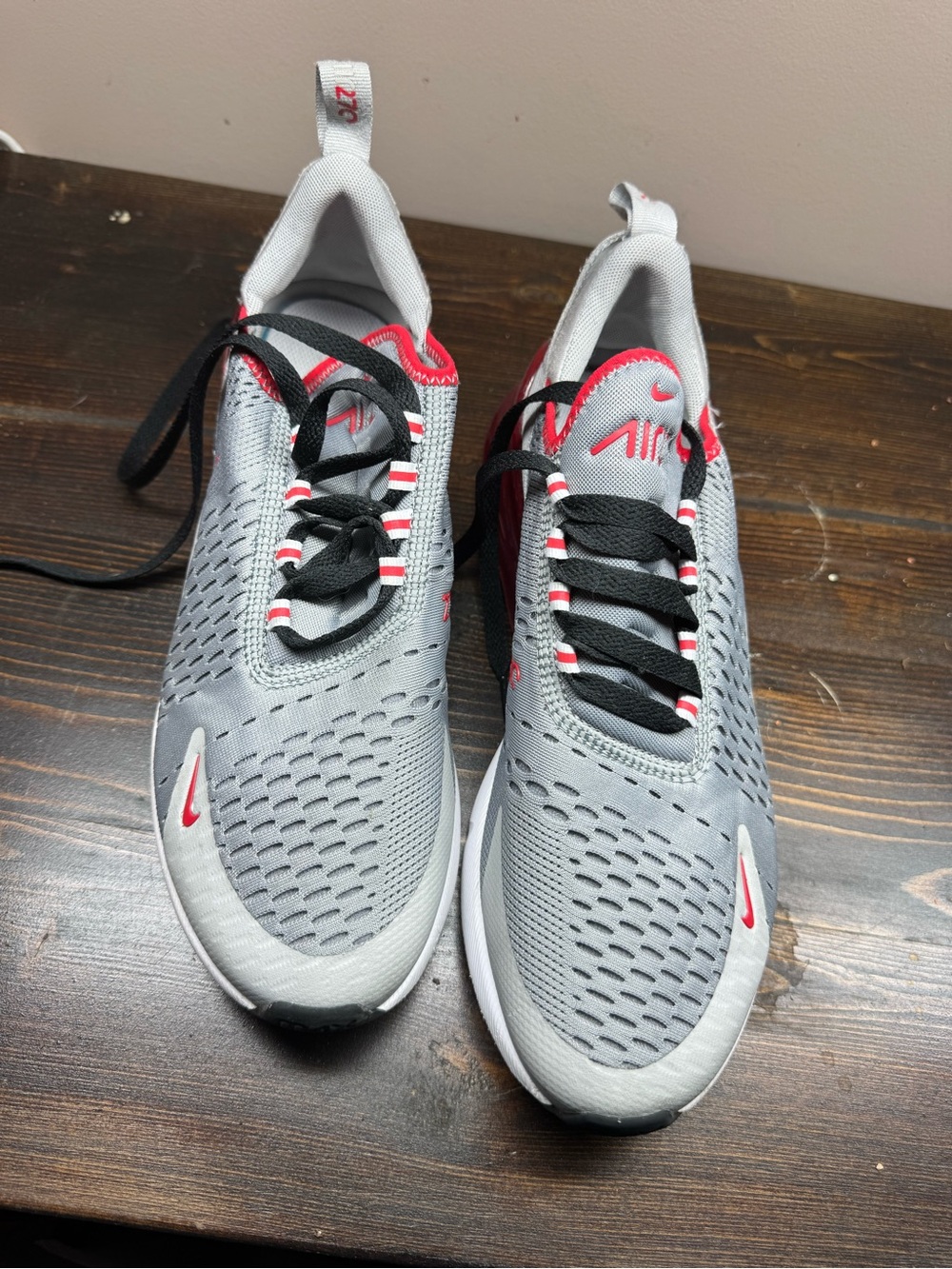 Nike 270 Men’s Gray with Red and Black